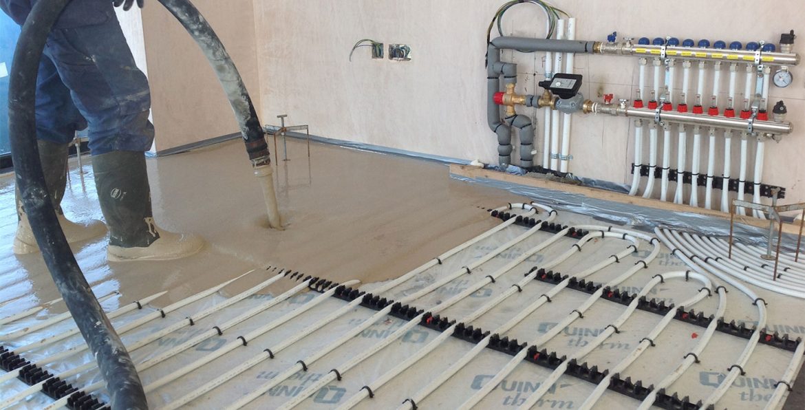 Liquid floor screed