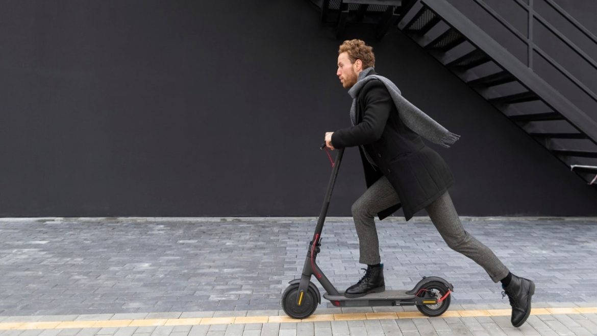 How to Use Electric Scooters in Paris 2022
